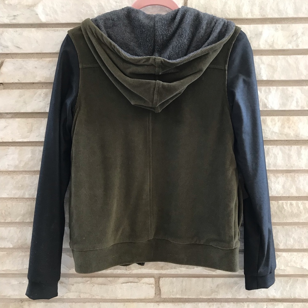 Lacoste Jacket - Picture 2 of 7